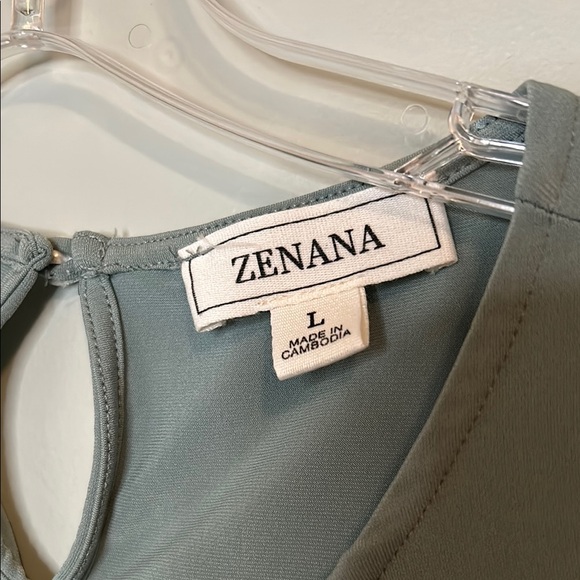 Zenana Women's Sleeveless Pleated Blouse - Picture 2 of 4